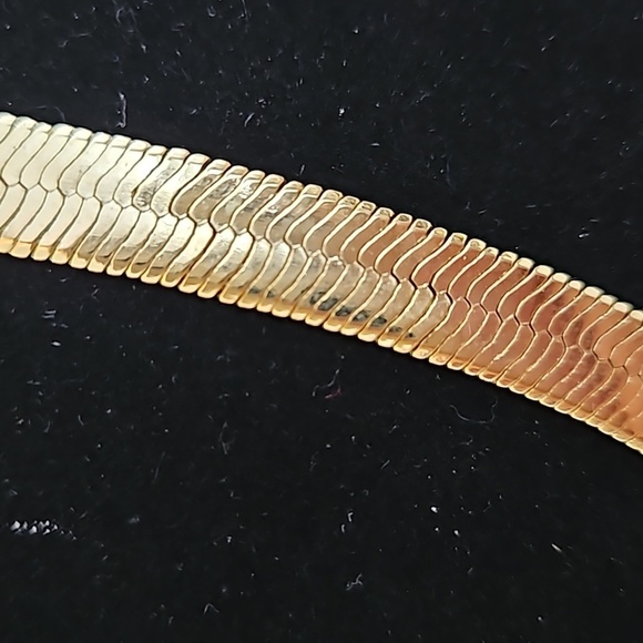 WIDE HERRINGBONE Goldtone 19 1/2"Long Necklace with Lobster Claw Closure. - Picture 3 of 5